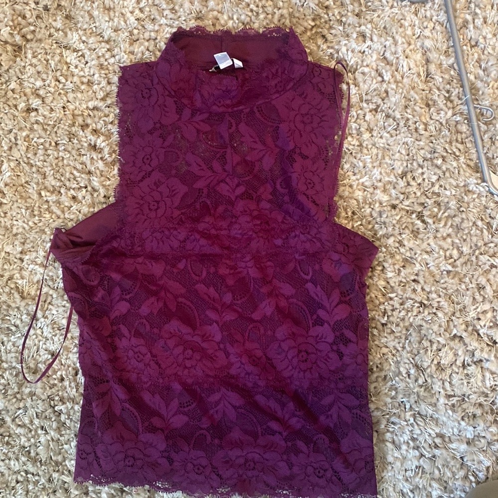 Guess halter top